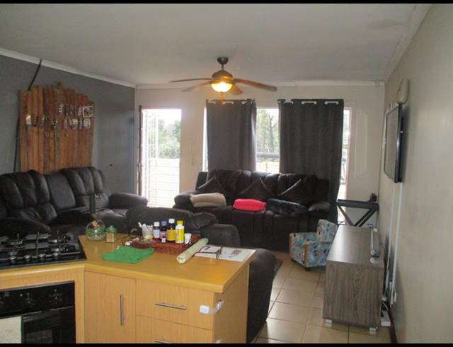 3 BEDROOM TOWNHOUSE FOR SALE IN LANGENHOVENPARK